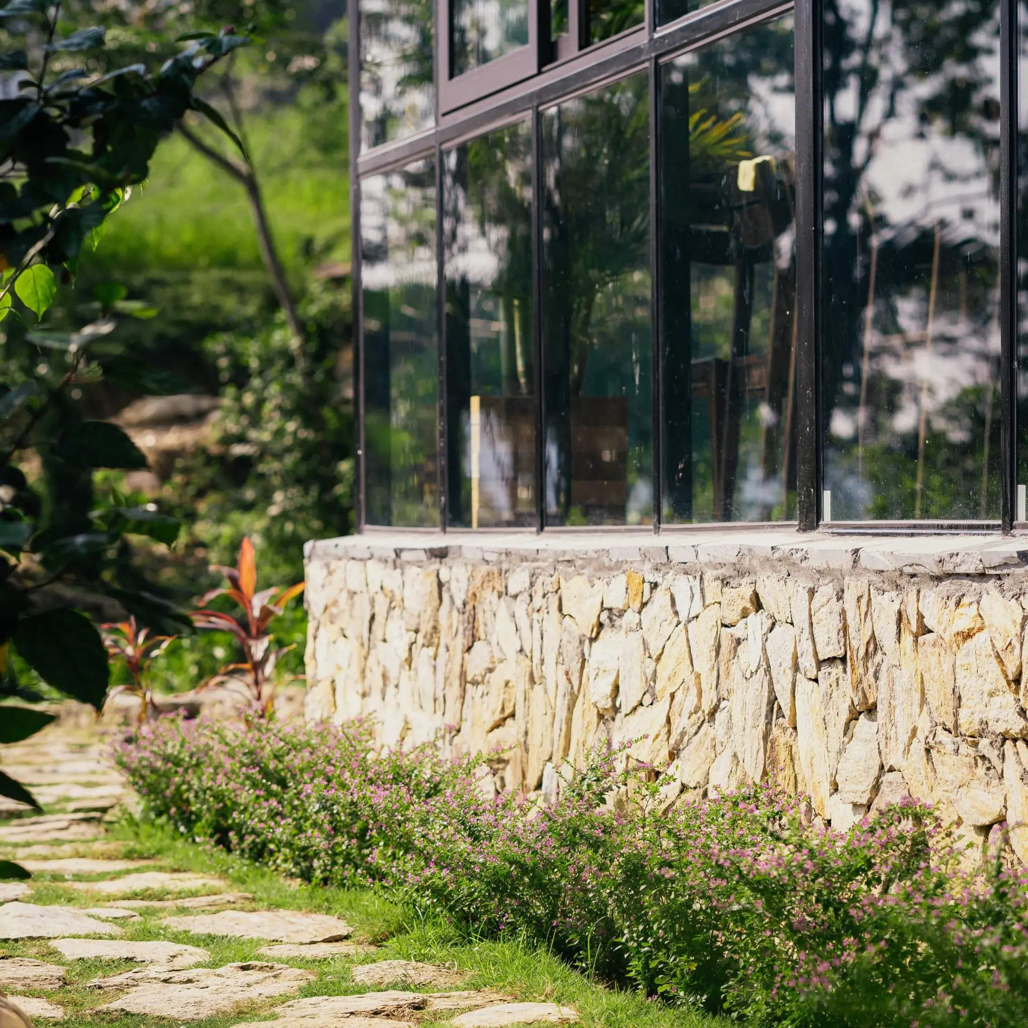 Stone path inside the PalmHG